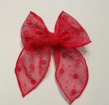 Load image into Gallery viewer, red daisies tulle fable bow