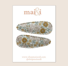 Load image into Gallery viewer, vintage fall floral snap clip set