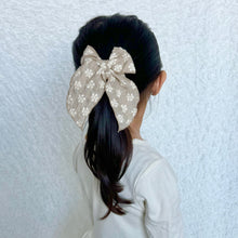 Load image into Gallery viewer, brown & white florals fable bow