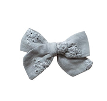 Load image into Gallery viewer, light grey blue pinwheel bow