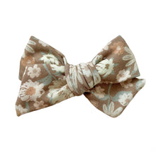 Load image into Gallery viewer, mud florals pinwheel bow
