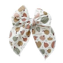 Load image into Gallery viewer, neutral pumpkins fable bow