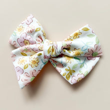 Load image into Gallery viewer, garden party pinwheel bow