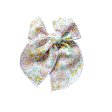 Load image into Gallery viewer, garden party fable bow