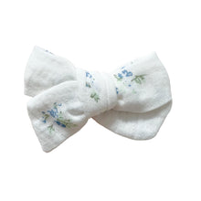 Load image into Gallery viewer, blue florals pinwheel bow
