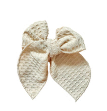 Load image into Gallery viewer, cream grid fable bow