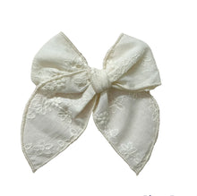 Load image into Gallery viewer, eden fable bow