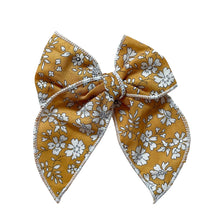 Load image into Gallery viewer, golda fable bow