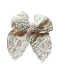 Load image into Gallery viewer, luna fable bow