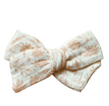 Load image into Gallery viewer, luna pinwheel bow