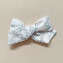 Load image into Gallery viewer, vintage blue pinwheel bow