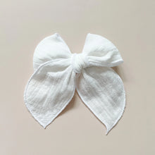 Load image into Gallery viewer, white muslin fable bow