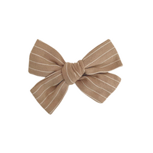Load image into Gallery viewer, beige stripe pinwheel bow