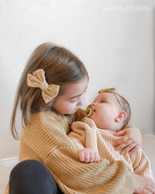 Load image into Gallery viewer, honey floral pinwheel bow