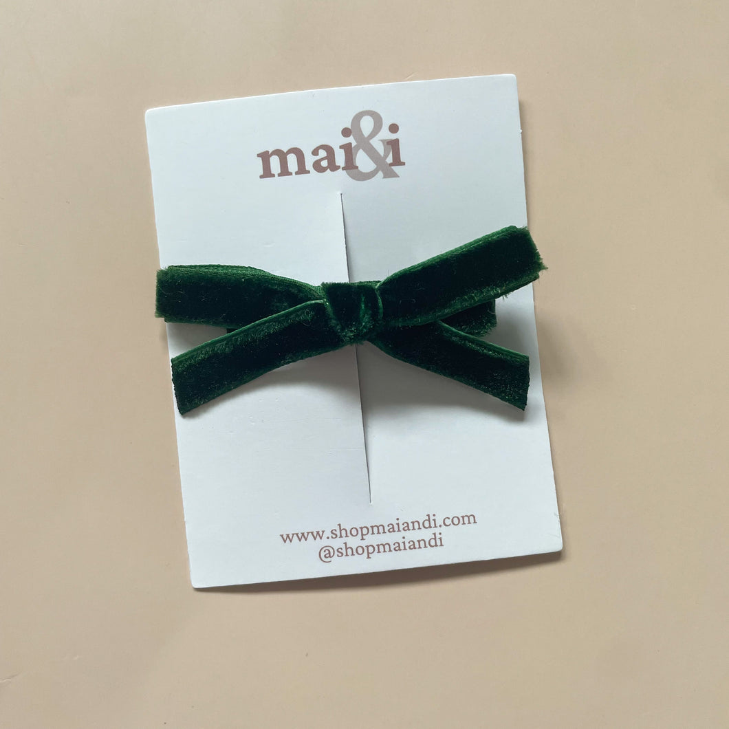 evergreen velvet bow clip