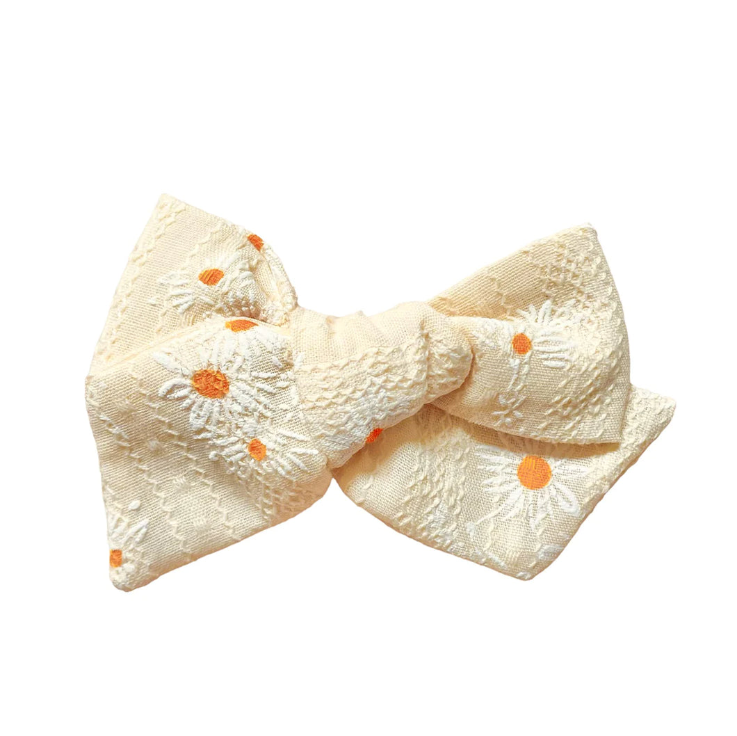 chamomile pinwheel bow