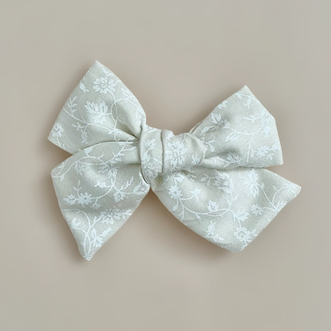 snow pinwheel bow