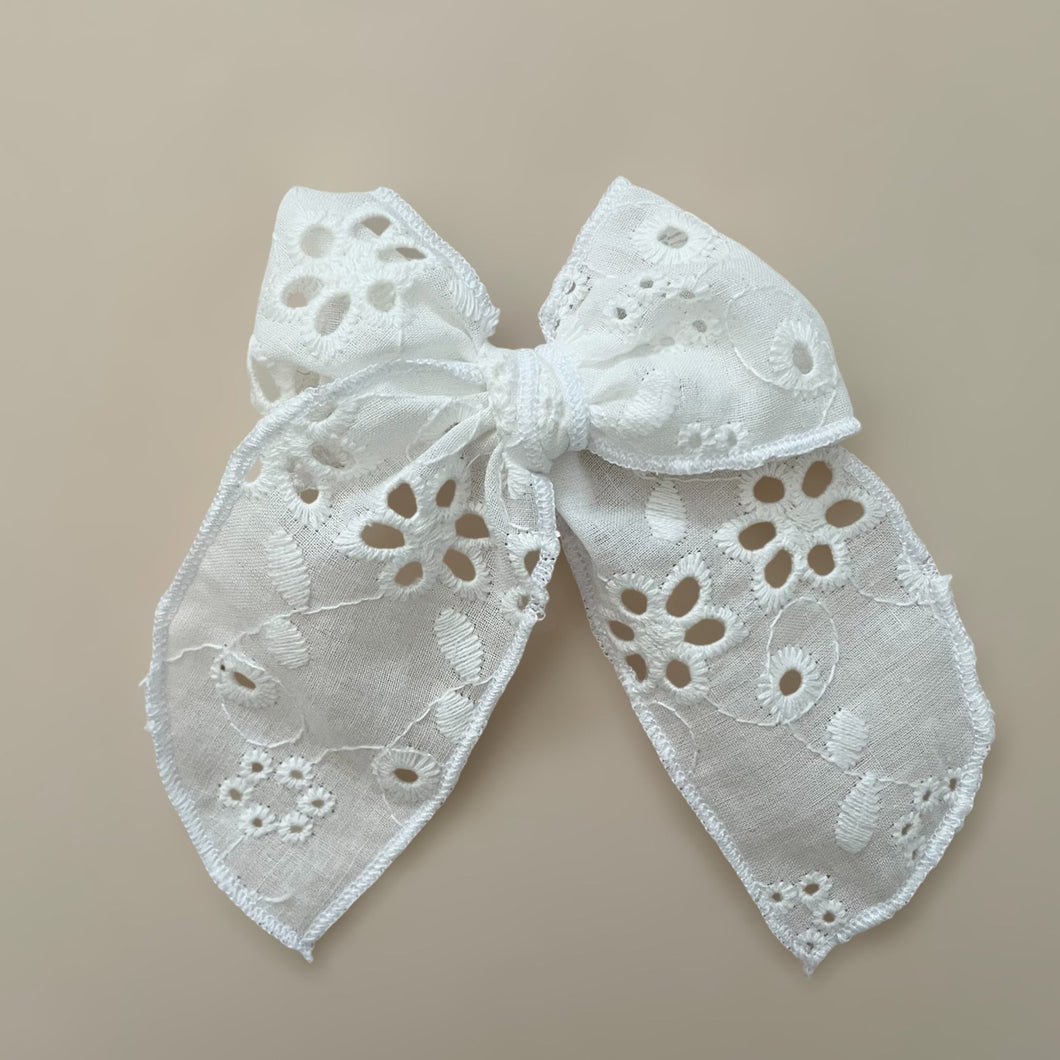 white flowers fable bow