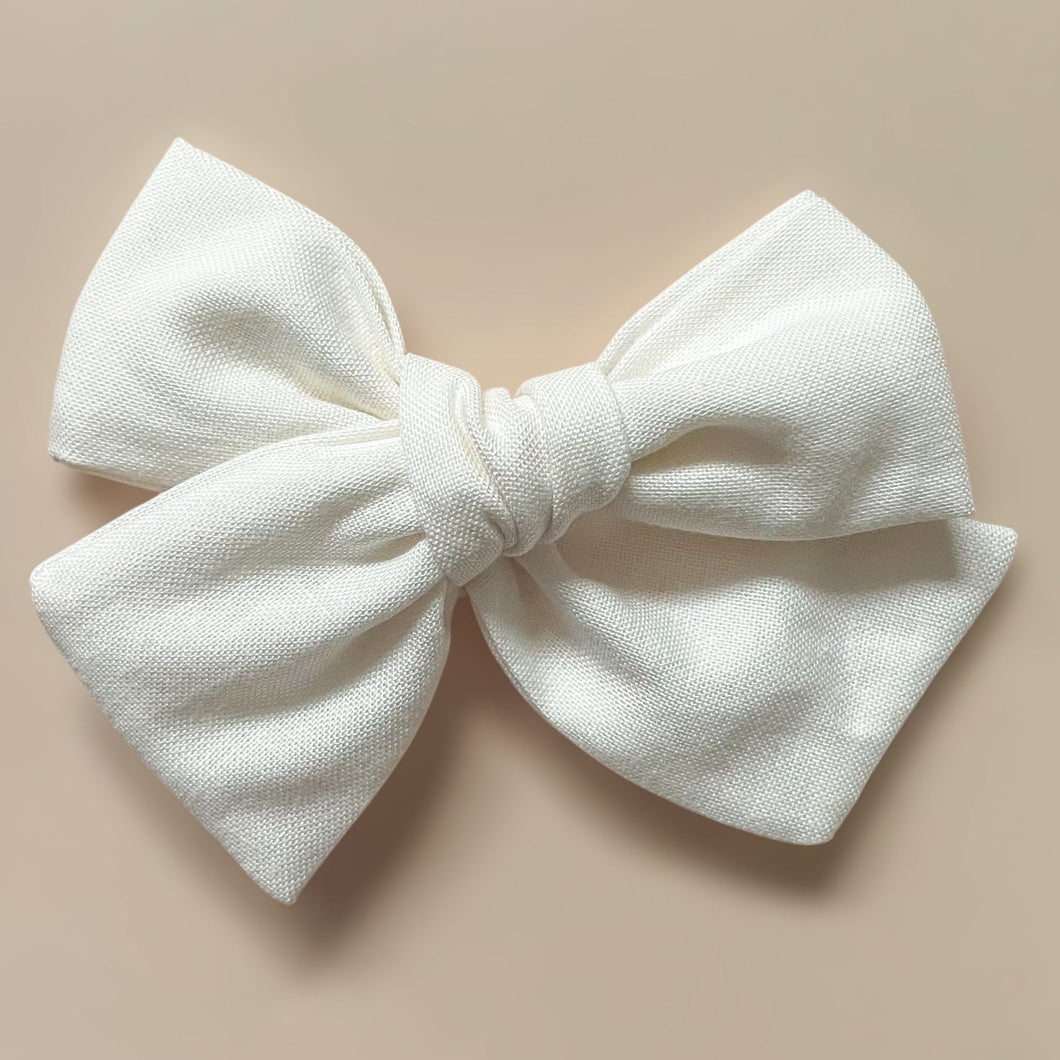classic white pinwheel bow