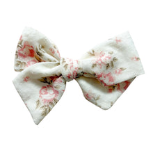 Load image into Gallery viewer, rosie pinwheel bow
