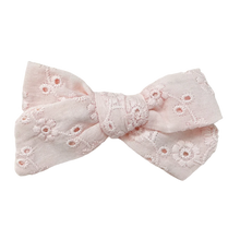 Load image into Gallery viewer, cali floral pinwheel bow
