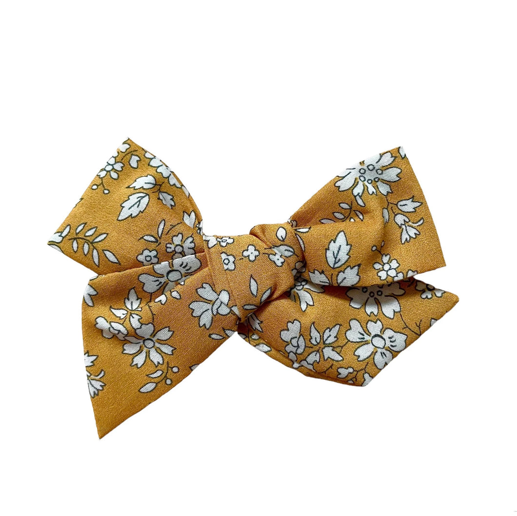 golda pinwheel bow