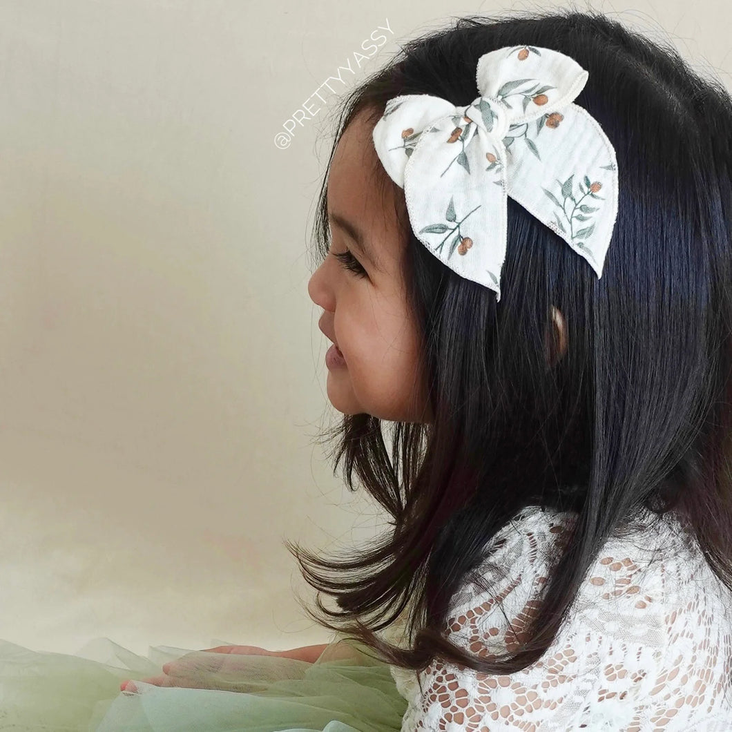 mistletoe fable bow **regular size only