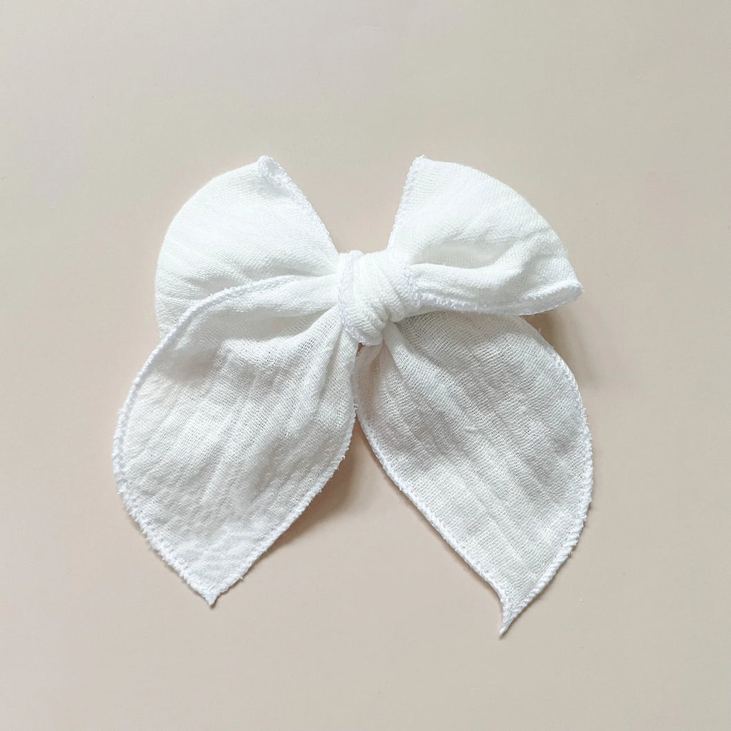 white muslin fable bow